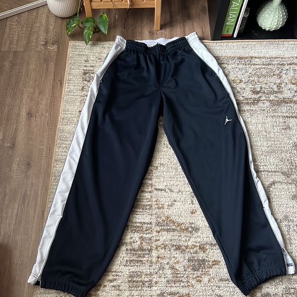 Air Jordan Men Sweatpants (XL) - Picture 2 of 10